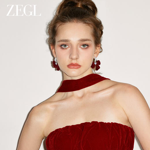 ZEGL设计师新年系列蝴蝶结耳环女毛绒新年本命年耳钉爱心红色耳饰 商品图4