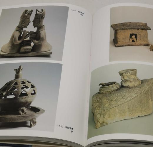 《中国美术全集  工业美术编 陶瓷（上）》《中国美术全集 工艺美术编 漆器》，布脊精装，大16开，，人民美术出版社2006年一版一印，每本约300页，单册定价400，单册售价108元。品相9成。 商品图5