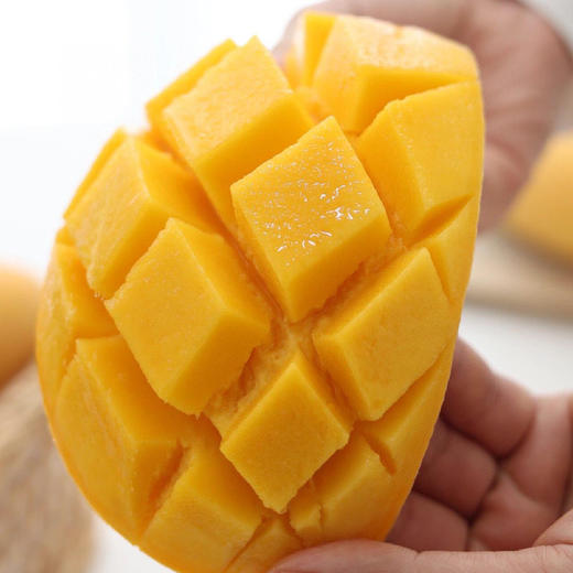 【海南金煌芒 】2025 当季现摘 皮薄肉厚 水嫩多汁 核薄纤维少 味道香甜！ 商品图1