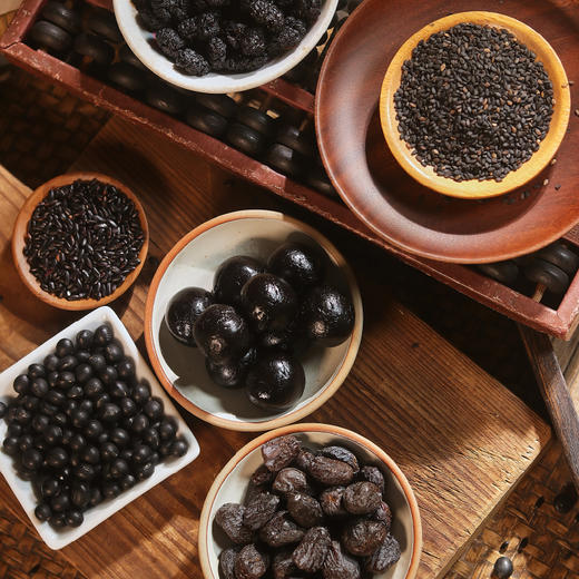 五黑丸 | 5种黑色食材以黑养黑手作辟谷丸黑豆黑米黑芝麻黑枣桑葚袋装14颗。 商品图1