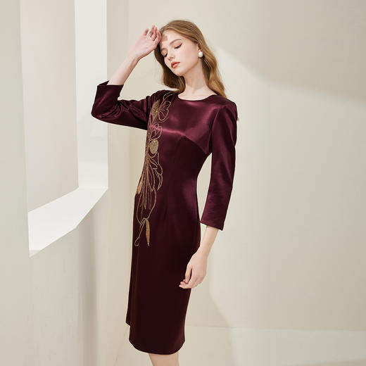 NA814斯尔丽[商场同款]春季新款醋酸烫钻蝴蝶花收腰显瘦圆领长袖连衣裙 商品图2