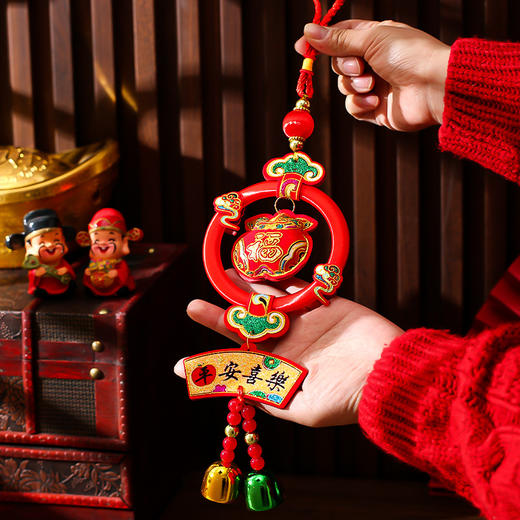 新年好物！【新年小挂件！把福气带回家】新年装饰布置用品小挂件龙年春节过年挂串鱼版入户门小铃铛挂饰，红金配色，喜气满满。 商品图2