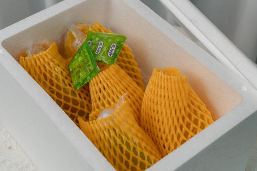 树熟杨桃，金黄的外表，流蜜的甜度，尤其水润多汁的内里，红龙杨桃满足你对杨桃的所有期待，在水果界，它的颜值也是数一数二的，咬一口满溢唇间的清甜，约3斤/箱，5-8粒 商品图4