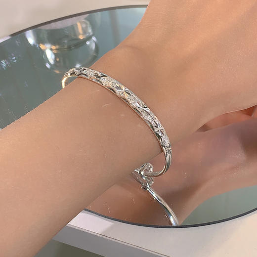 KADER卡蒂罗 满天星空手镯 S999纯银轻奢时尚小众设计开口可调节实心首饰 许愿星光璀璨配饰手镯 女款 礼物 商品图2