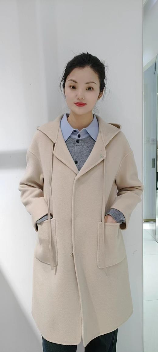 383158全羊毛里外连体假两件开衫针织衫，百搭单品，宽松均码。大红 灰 两色，可以搭配基本的黑裤子，黑裙子，黑靴子也可以充分发挥搭配其他的衣服，比如牛仔裤！外套可搭黑色系驼色系的，140斤内可穿 商品图13