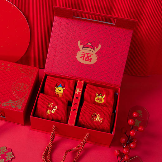 新年好物！【情侣鸿运礼盒！一起走福运】红袜子秋冬本命年中筒精梳棉男款情侣女士过年礼盒装防臭红色袜，男女情侣同步穿，过年满满喜气洋洋！ 商品图4