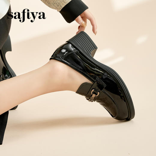 Safiya/索菲娅2024春季英伦风粗跟石头纹软底舒适漆皮乐福鞋 SF41112159/SF43112159 商品图3