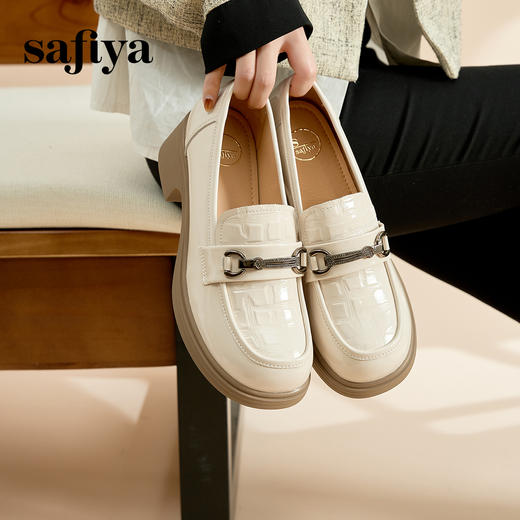 Safiya/索菲娅2024春季英伦风粗跟石头纹软底舒适漆皮乐福鞋 SF41112159/SF43112159 商品图5