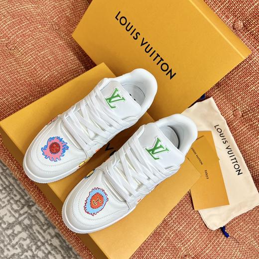 顶级代购级别 原版复刻 LV × 草间弥生 Trainer 运动鞋 每块格版 每一个花的位置 包括压花都与ZP保持一致 涂鸦趣味性很足 超级可爱 越看越喜欢！ 商品图2