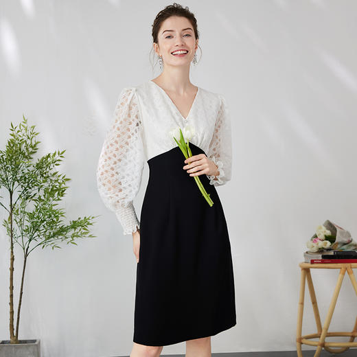 EITIE爱特爱镂空灯笼袖优雅V领高腰显瘦撞色a字连衣裙24春新款A2407325 商品图2