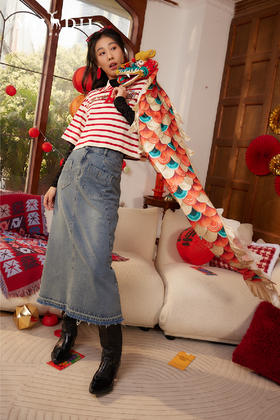 一抹红装，点亮新年派对时刻