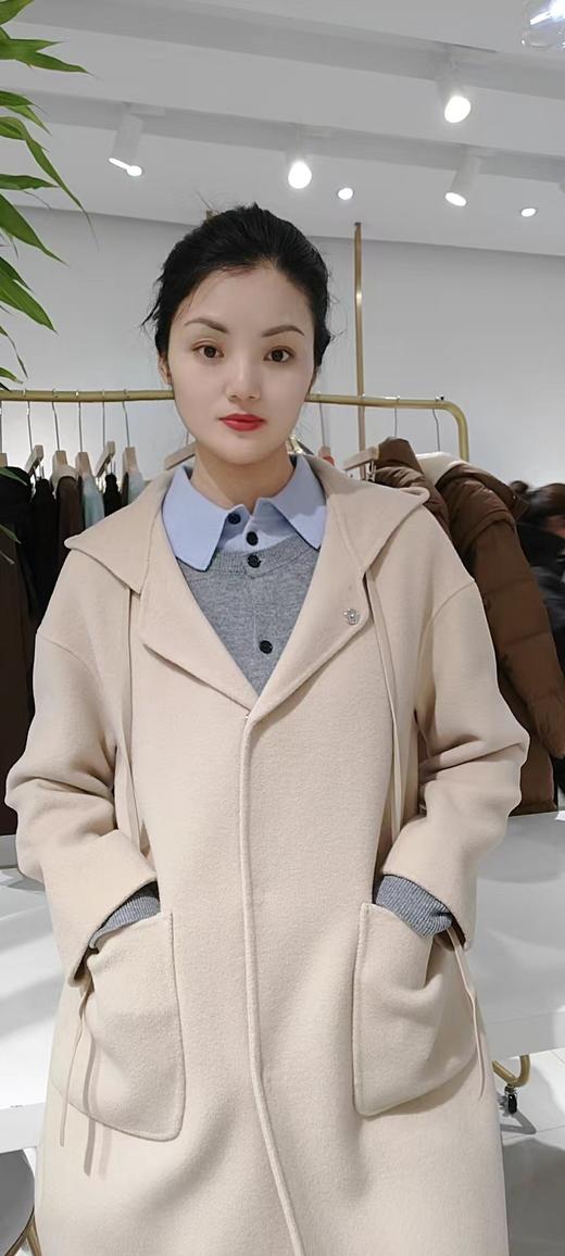 383158全羊毛里外连体假两件开衫针织衫，百搭单品，宽松均码。大红 灰 两色，可以搭配基本的黑裤子，黑裙子，黑靴子也可以充分发挥搭配其他的衣服，比如牛仔裤！外套可搭黑色系驼色系的，140斤内可穿 商品图4