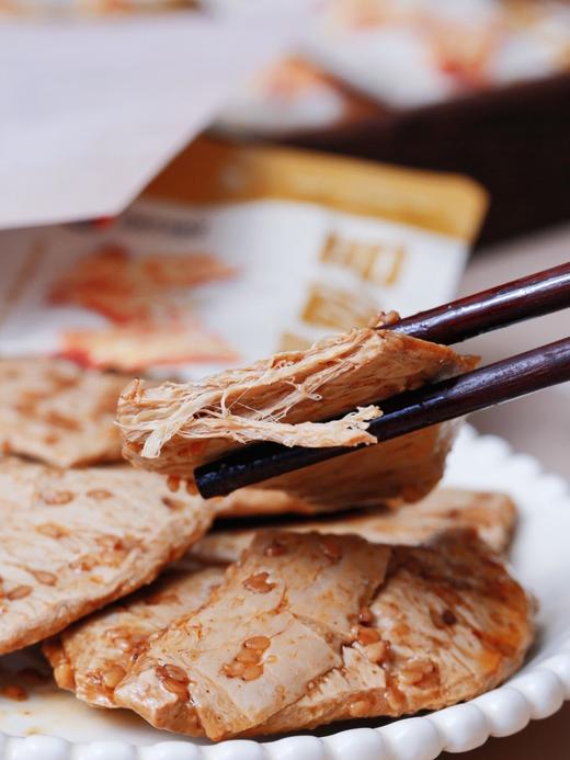 【向妈妈即食面筋】🔥不坐高铁商务座也能吃到同款小零食啦！！  ✅口感筋道，麦香味十足 ✅非油炸酱卤工艺，8道酱卤工序 ✅配料简单干净 商品图7