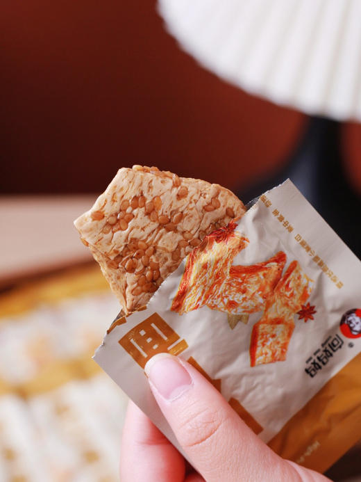 【向妈妈即食面筋】🔥不坐高铁商务座也能吃到同款小零食啦！！  ✅口感筋道，麦香味十足 ✅非油炸酱卤工艺，8道酱卤工序 ✅配料简单干净 商品图6