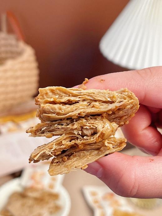 【向妈妈即食面筋】🔥不坐高铁商务座也能吃到同款小零食啦！！  ✅口感筋道，麦香味十足 ✅非油炸酱卤工艺，8道酱卤工序 ✅配料简单干净 商品图5