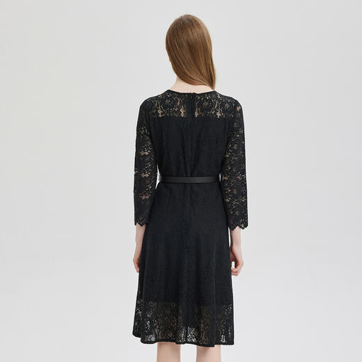 PE802斯尔丽2024新款法式浪漫蕾丝通透领口收腰连衣裙 商品图1