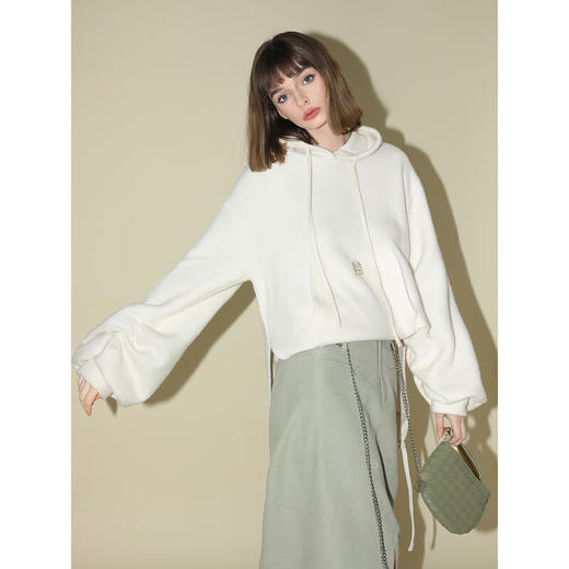 COCOBELLA软糯绒感灯笼袖卫衣女宽松休闲开叉针织帽衫SE0001B 商品图2