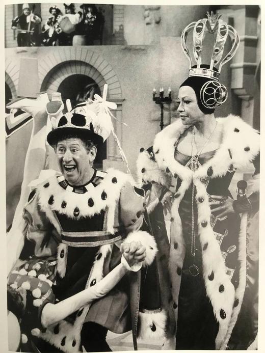 百老汇音乐剧：《纽约时报》图集 约百余幅插图 精装大16开 商品图10