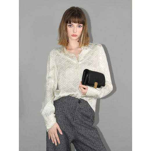 COCOBELLA暗纹提花人丝缎面衬衫异形扣马蹄袖衬衣SR140 商品图3