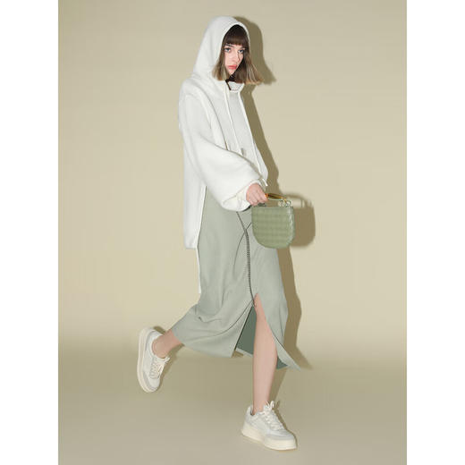 COCOBELLA软糯绒感灯笼袖卫衣女宽松休闲开叉针织帽衫SE0001B 商品图3