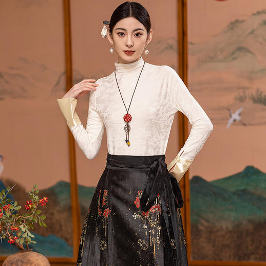 HRWZ242059 提花打底衣女2024春季上新气质时尚新中式风立领防风修身显瘦上衣 商品图2