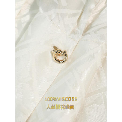 COCOBELLA暗纹提花人丝缎面衬衫异形扣马蹄袖衬衣SR140 商品图4