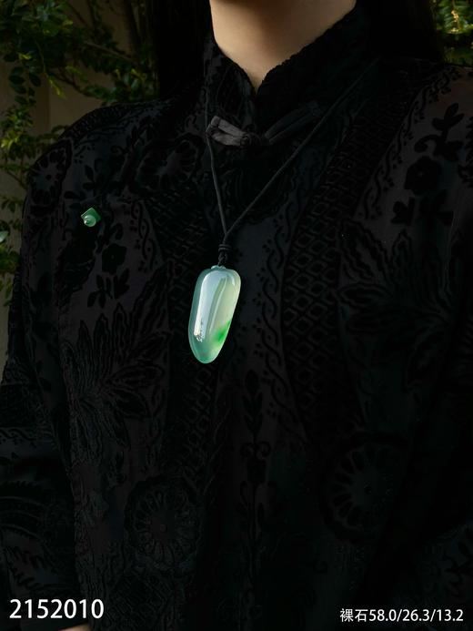 玻璃种飘翠福瓜挂坠【2152010】具体价格微信咨询 商品图4