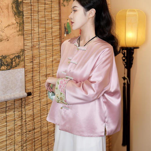 FLZD-A9482新中式重工刺绣夹棉外套秋冬季新款国风盘扣开衫醋酸加棉宽松上衣 商品图4