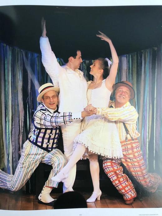 百老汇音乐剧：《纽约时报》图集 约百余幅插图 精装大16开 商品图7