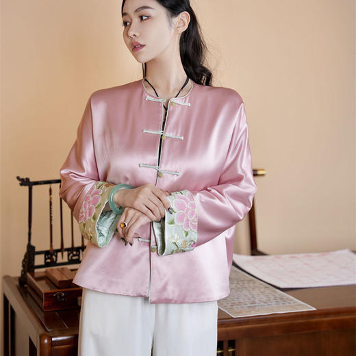 FLZD-A9482新中式重工刺绣夹棉外套秋冬季新款国风盘扣开衫醋酸加棉宽松上衣 商品图0