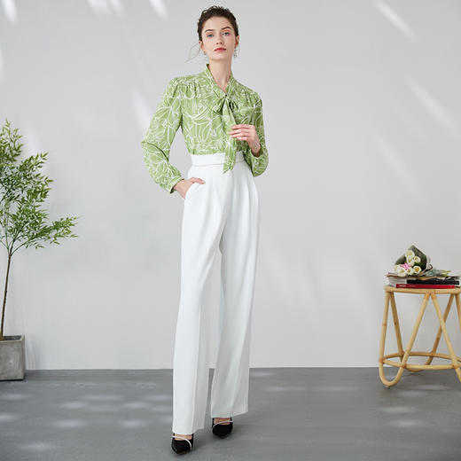 EITIE爱特爱复古清新印花时尚宽松泡泡袖飘带绿色衬衫24新款A2409309 商品图3