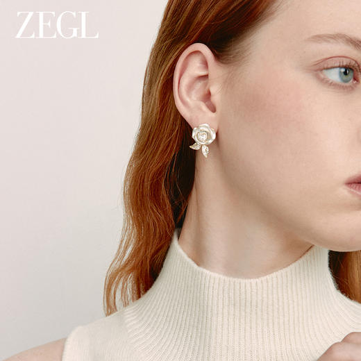 ZEGL法式山茶花朵人造珍珠耳环女轻奢高级感秋冬复古耳钉银针耳饰 商品图4
