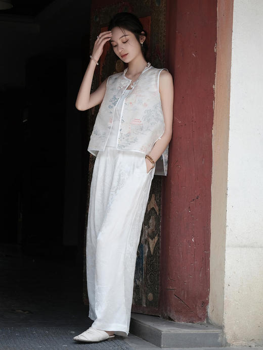 盛唐牡丹| 真丝绡如意湖亭花扣马甲 商品图2