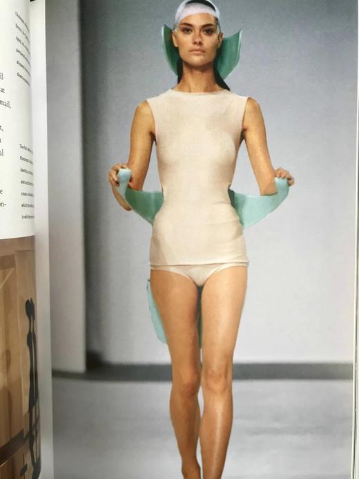 时装秀：巴黎风格 145幅插图 精装大16开 商品图9