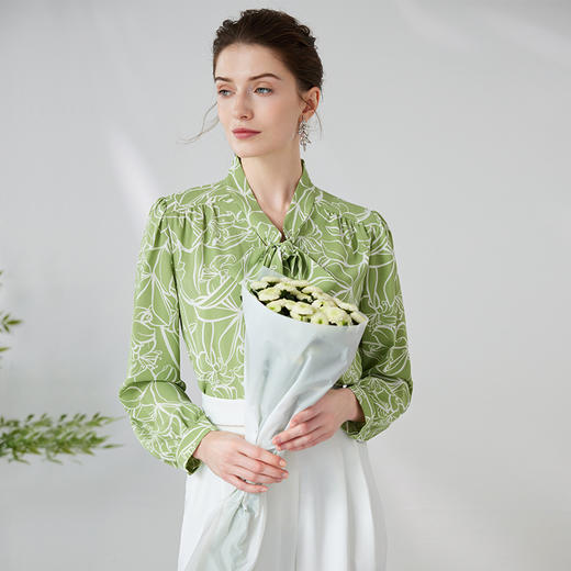 EITIE爱特爱复古清新印花时尚宽松泡泡袖飘带绿色衬衫24新款A2409309 商品图1