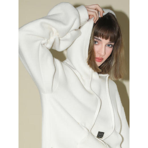 COCOBELLA软糯绒感灯笼袖卫衣女宽松休闲开叉针织帽衫SE0001B 商品图1