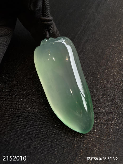 玻璃种飘翠福瓜挂坠【2152010】具体价格微信咨询 商品图3