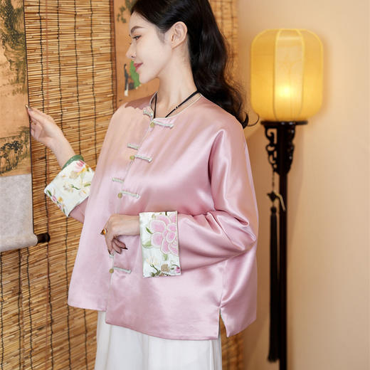 FLZD-A9482新中式重工刺绣夹棉外套秋冬季新款国风盘扣开衫醋酸加棉宽松上衣 商品图3