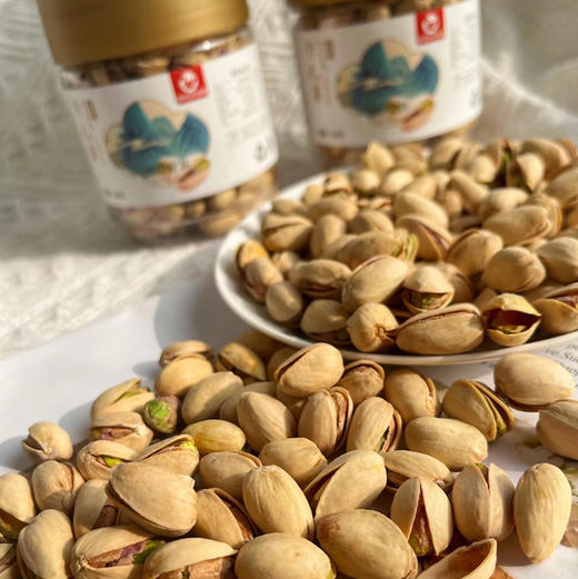 要开心就吃开心果啦😋
盐焗开心果严选大果，颗颗饱🈵口感脆爽，粒粒香醇，一扒就开超奈斯✅好果子就是这么自信💯净重 200g/罐 商品图1