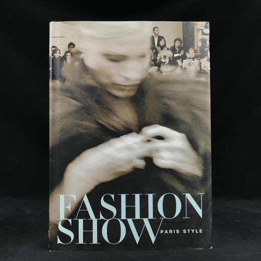 时装秀：巴黎风格 145幅插图 精装大16开 商品图0