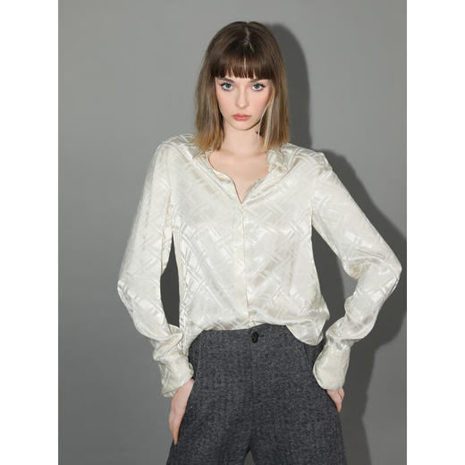 COCOBELLA暗纹提花人丝缎面衬衫异形扣马蹄袖衬衣SR140 商品图1