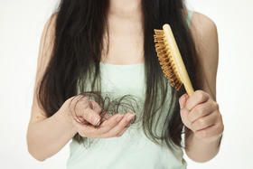 脱发≠肾虚，很有可能是这里出了问题！