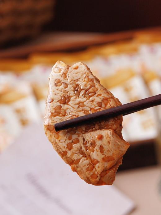 【向妈妈即食面筋】🔥不坐高铁商务座也能吃到同款小零食啦！！  ✅口感筋道，麦香味十足 ✅非油炸酱卤工艺，8道酱卤工序 ✅配料简单干净 商品图14