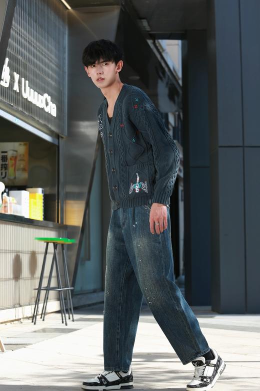 W33394716趣味刺绣针织开衫 商品图4