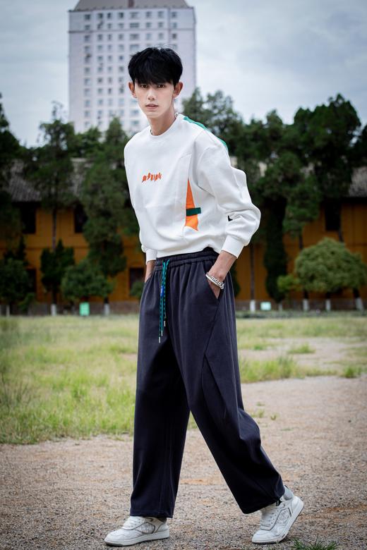 W332164170潮流色彩圆领卫衣 商品图2