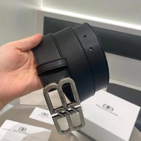 BALENCIAGA巴黎世家新款时尚腰带，原版光皮搭配原版底皮，配上复古经典扣，时尚百搭