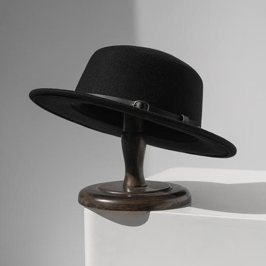 YL178疯帽子与爱丽丝 英伦复古羊毛呢礼帽子女帅气皮带平顶帽保暖毡帽秋冬新款 商品图5