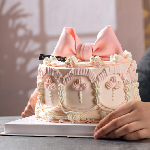 预定款｜粉色蝴蝶结裱花蛋糕5寸6寸（纯动物奶油新鲜水果夹心 提前2天预定） 商品图1