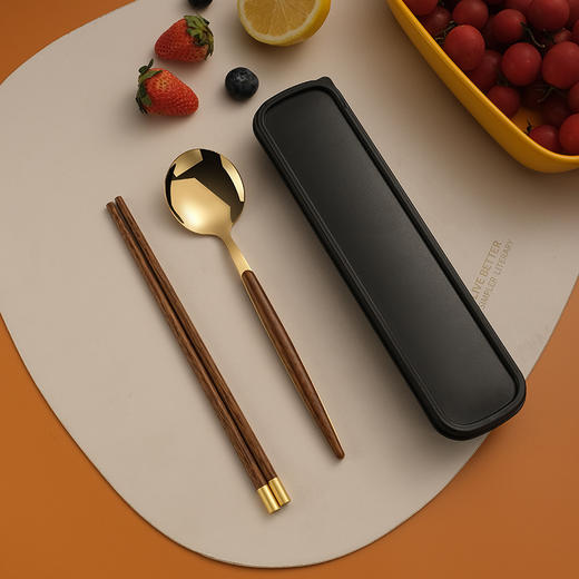 【温暖于心！便携餐具】不锈钢学生便携餐具套装，创意仿木纹葡萄牙勺叉子鸡翅木筷子三件套，手感舒适 商品图6