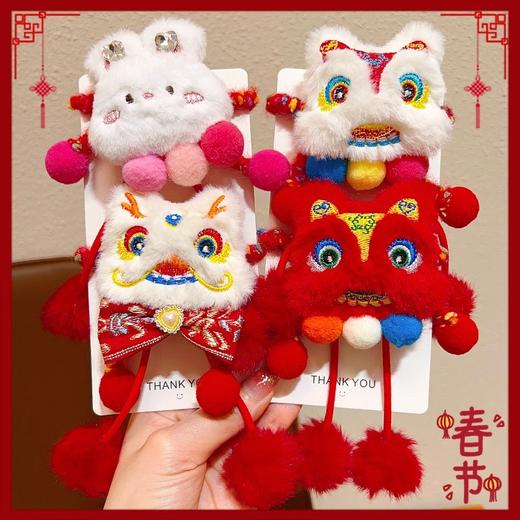 【春节必备！点缀新年新造型】红色醒狮新年发饰儿童头绳，流苏毛球发圈可爱中式古风高端毛绒皮筋，中式古风的设计灵感源自中国传统文化，展现了独特的魅力！ 商品图3